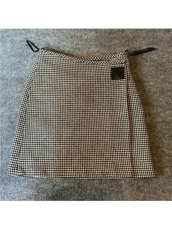 Ralph Lauren Dresses & Skirts - Vintage Ralph by Ralph Lauren Mini Skirt in Black and White houndstooth